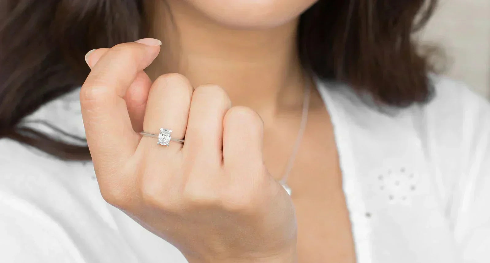 Oval_Cut_Engagement_Rings_Collection_Banner_1600x_466466ec-f4fd-40f3-9329-b0899bdc297f