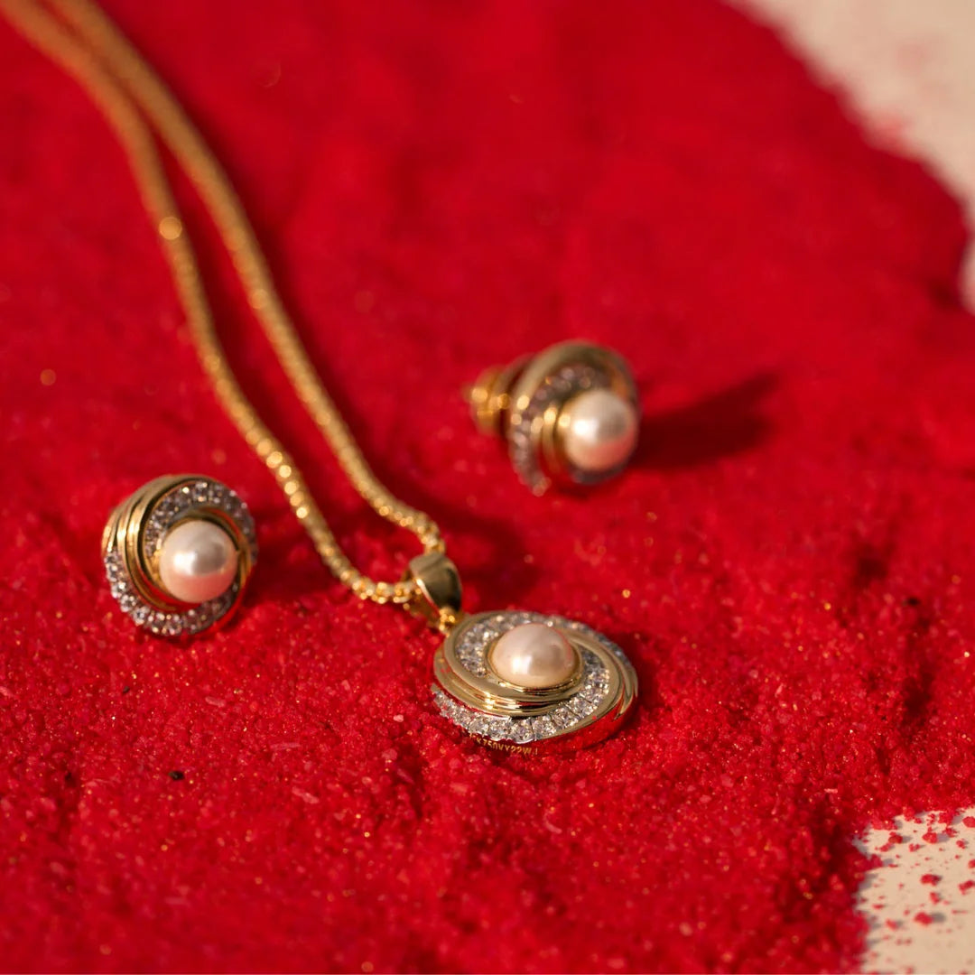 Pearly Swirly Diamond Earrings Pearly Swirly Diamond Pendant Bottom view