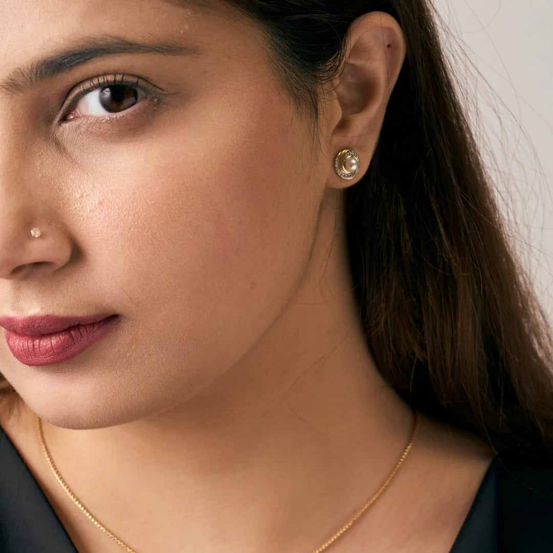 Pearly Swirly Diamond Earrings Prospective view