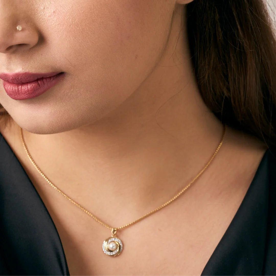 Pearly Swirly Diamond Pendant Prospective view