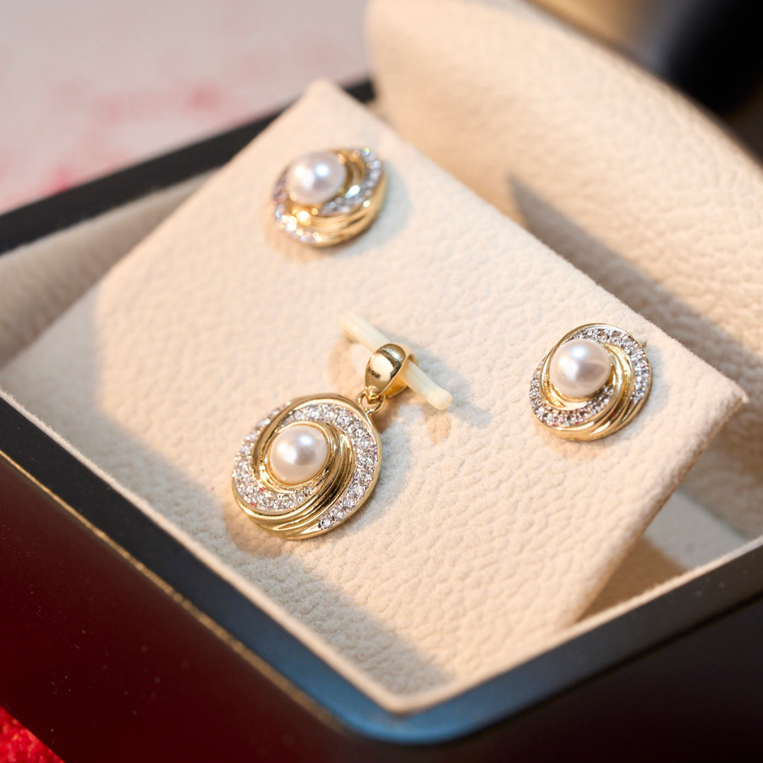 Pearly Swirly Lab Grown Diamond Pendant Set