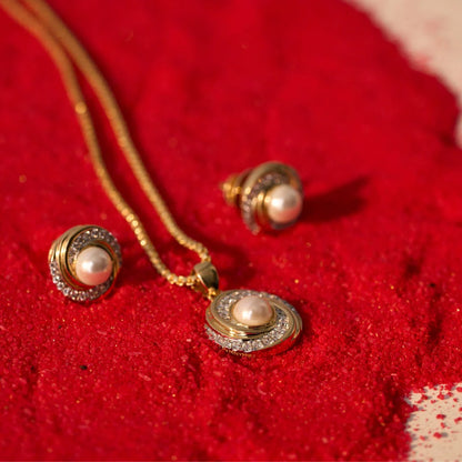 Pearly Swirly Diamond Earrings Pearly Swirly Diamond Pendant Bottom view