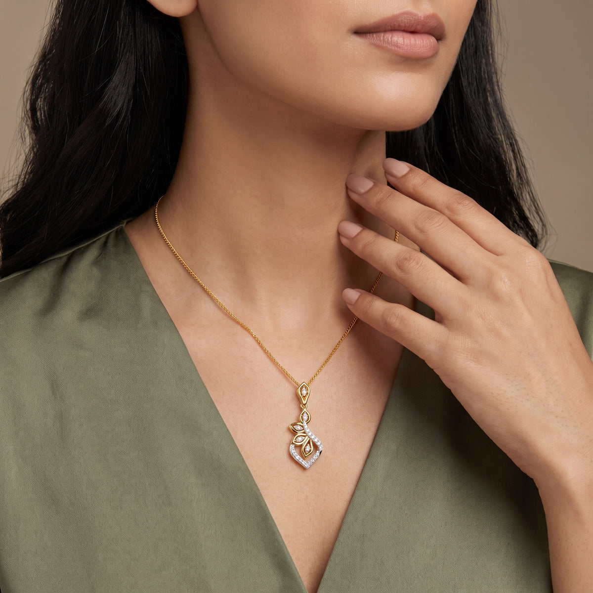Floral Glow Lab Grown Diamond Pendant