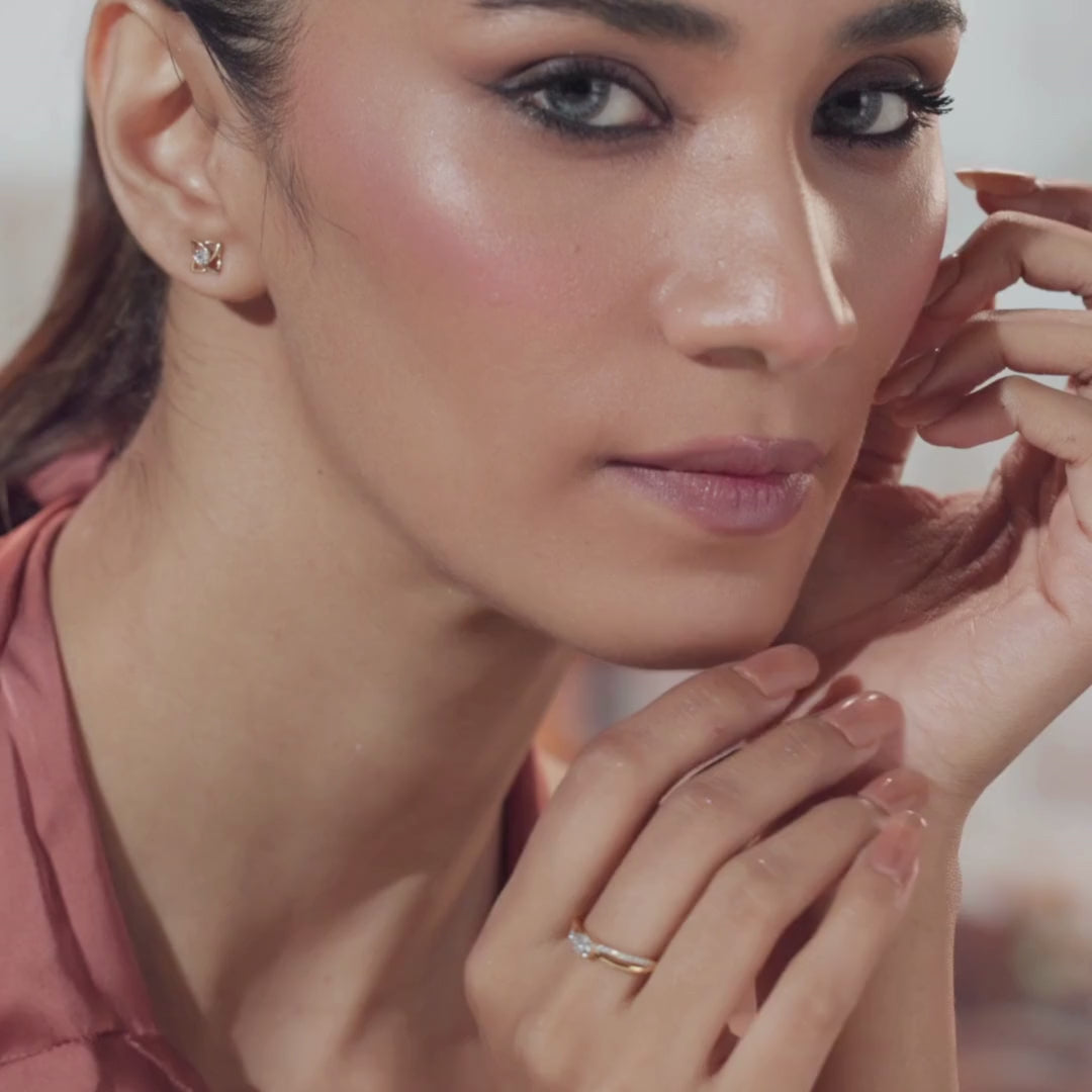 Clustered   Brilliance   Lab   Grown   Diamond   Ring - focused view on model