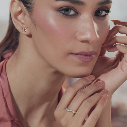 Clustered   Brilliance   Lab   Grown   Diamond   Ring - focused view on model