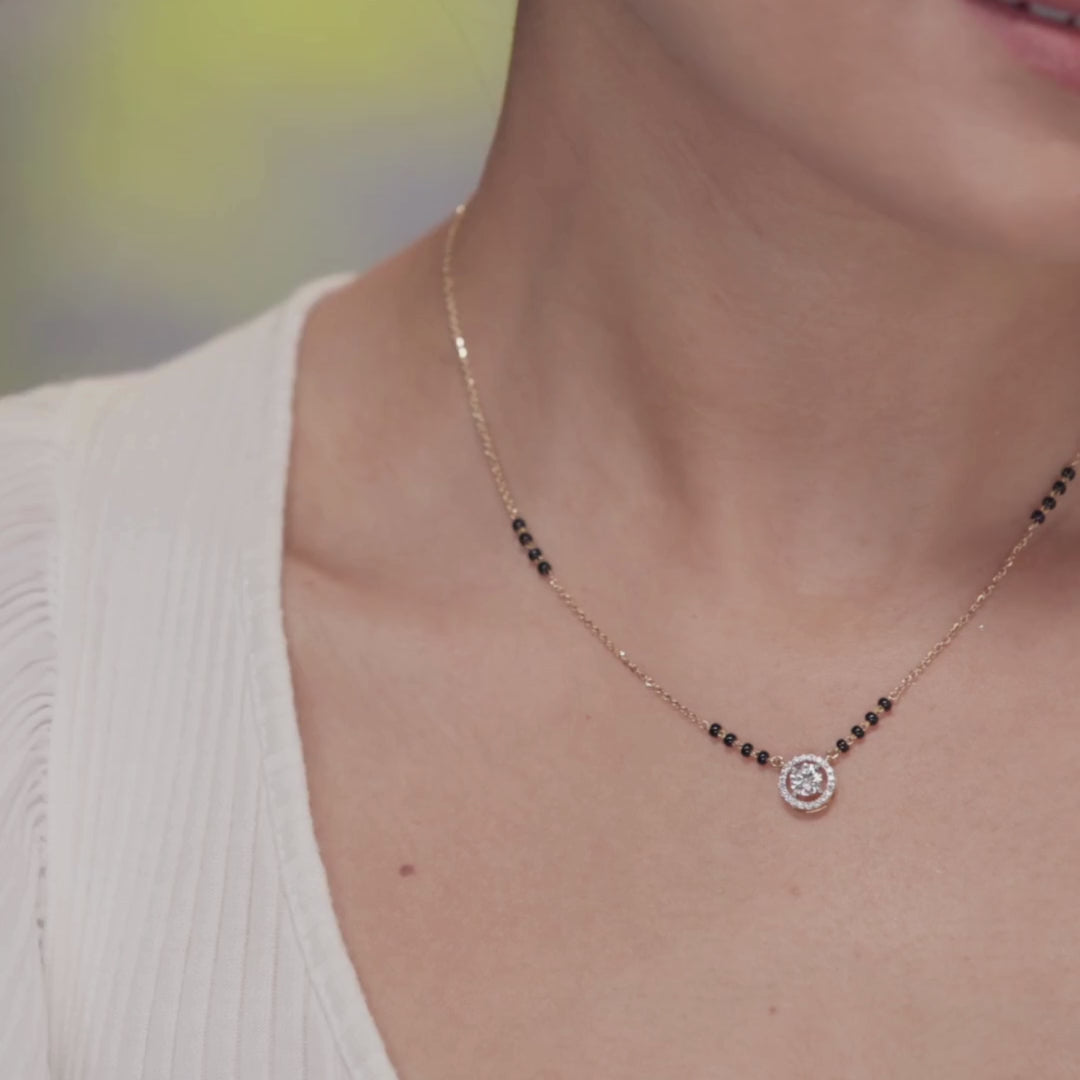 0.5 CT Halo Diamond Mangalsutra - focused view on model